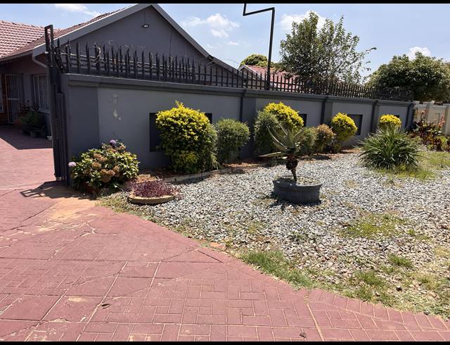 4 BEDROOM FREEHOLD FOR SALE IN MAYBERRY PARK